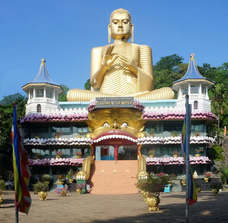 Dambulla cave temple entrance